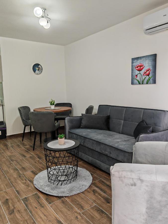 Imperial Appartement Veliko Gradište Buitenkant foto