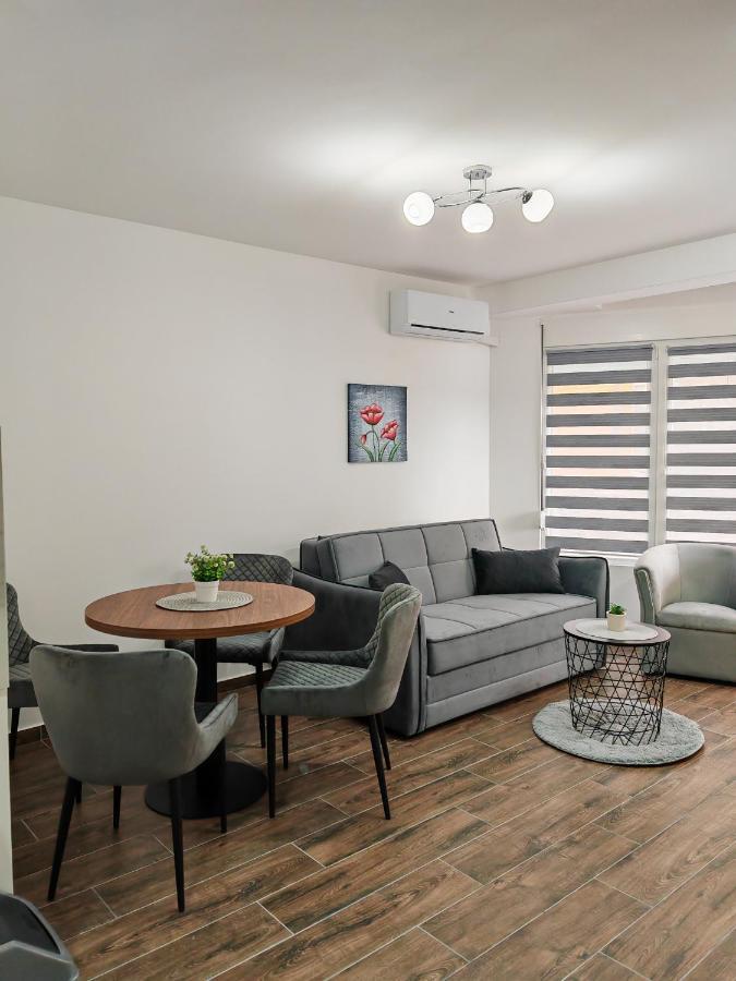 Imperial Appartement Veliko Gradište Buitenkant foto