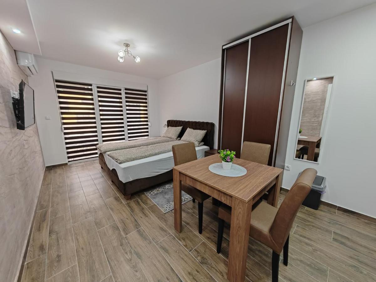 Imperial Appartement Veliko Gradište Buitenkant foto