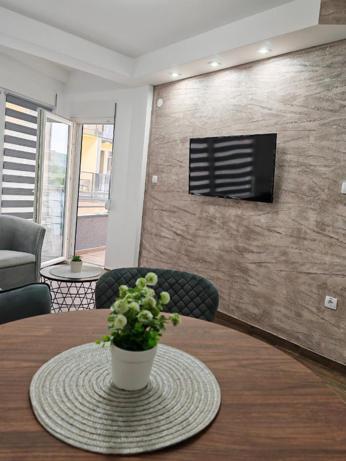 Imperial Appartement Veliko Gradište Buitenkant foto