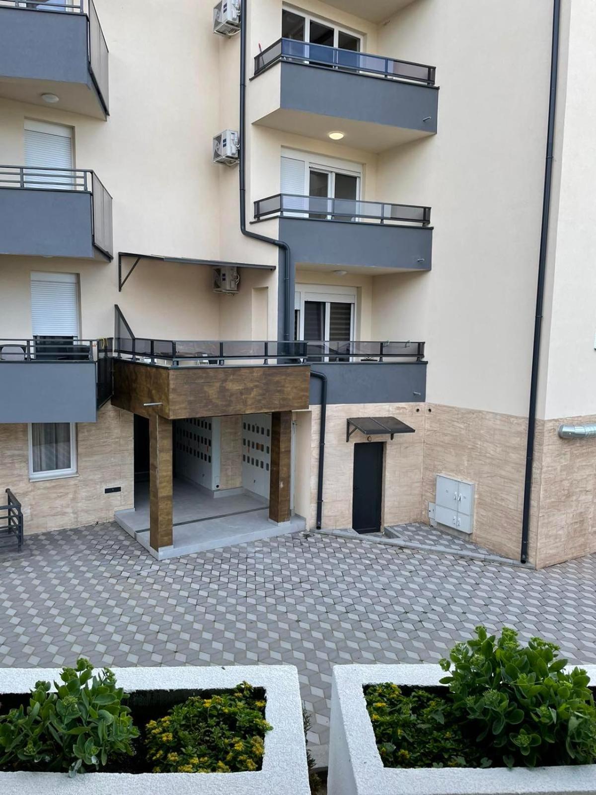Imperial Appartement Veliko Gradište Buitenkant foto